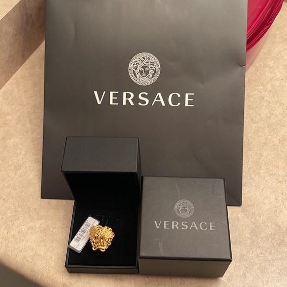 Hot sale 🔥 LA MEDUSA RING - Versace Brand New Ring - Picture 8 of 13